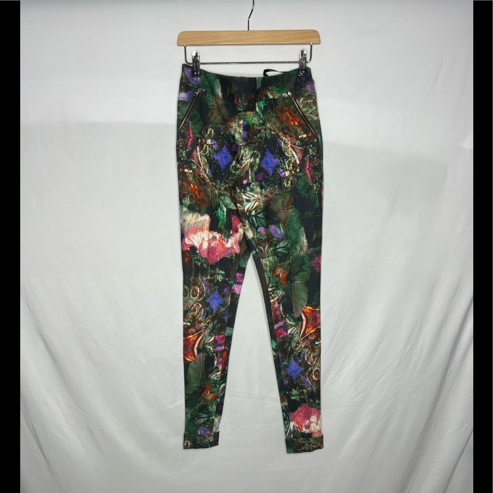 TED BAKER LONDON Size 1 Olivie
Bejeweled Wing Print Pant Legging Multi